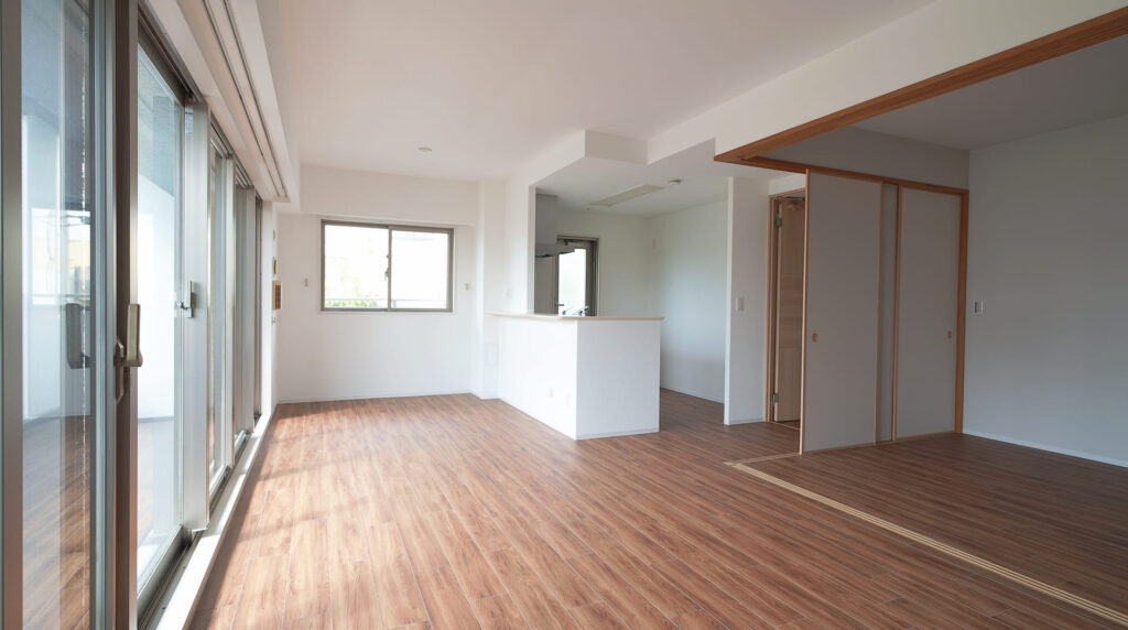 姫路市飾磨区の築16年のマンション/キッチンとトイレの交換+油汚れまみれの内装をリフォーム
