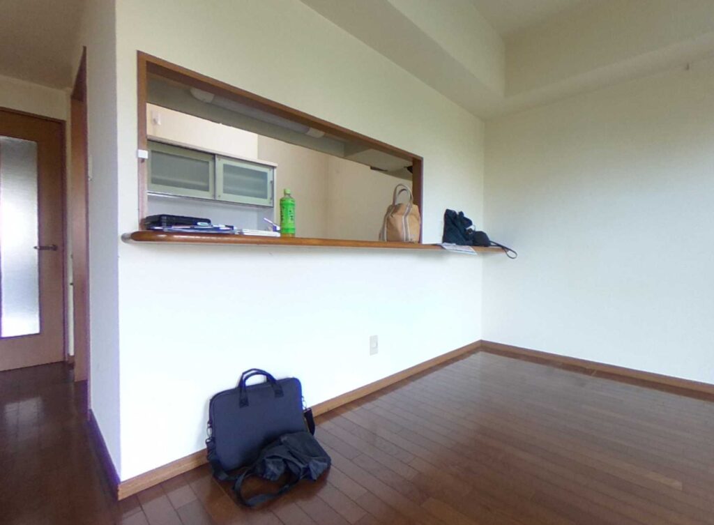 姫路市北原のマンションの28年前の壁付けキッチンをヴィンテージ感のある木目調の色にリフォーム