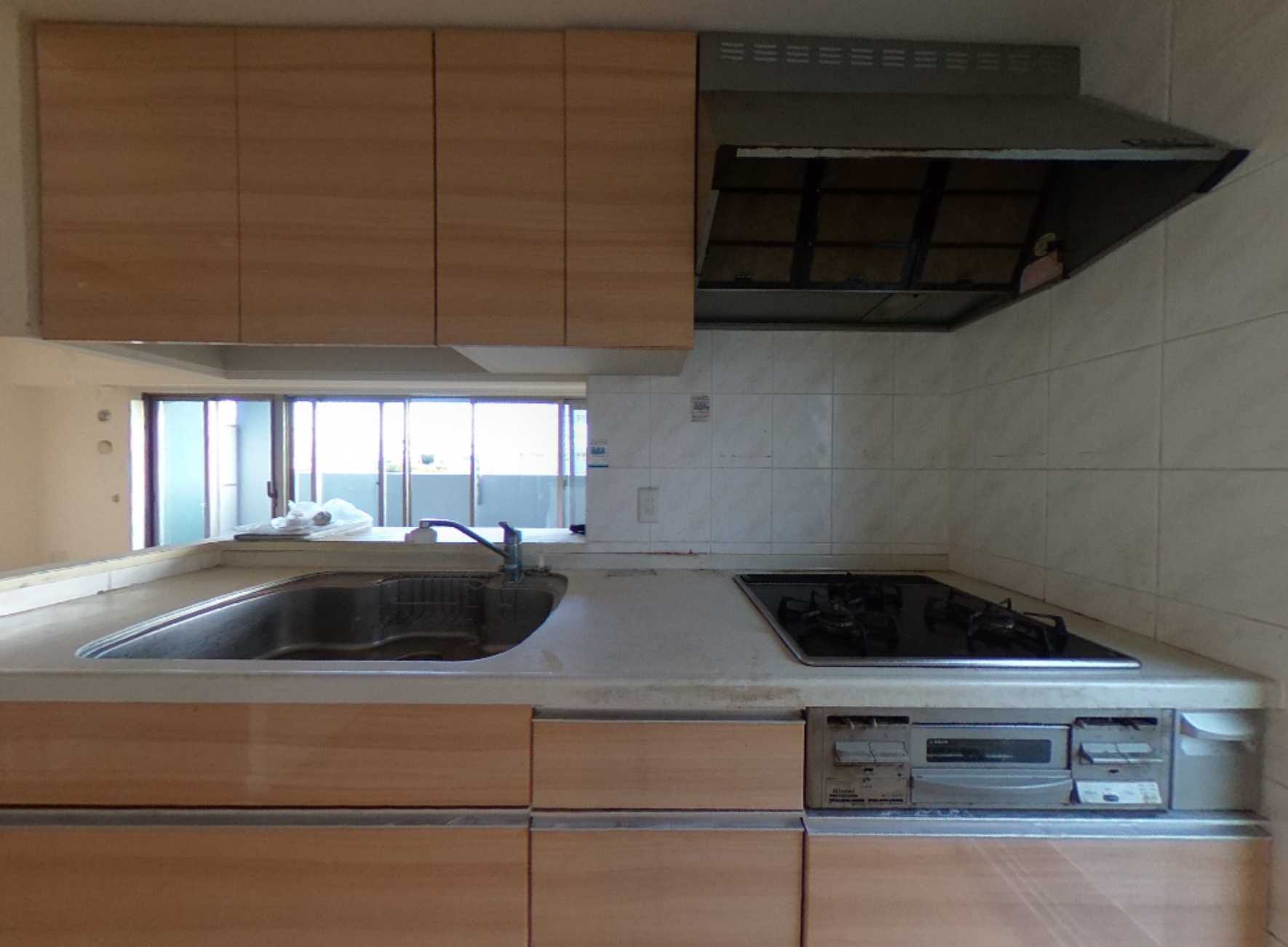 姫路市飾磨区の築16年のマンション/キッチンとトイレの交換+油汚れまみれの内装をリフォーム