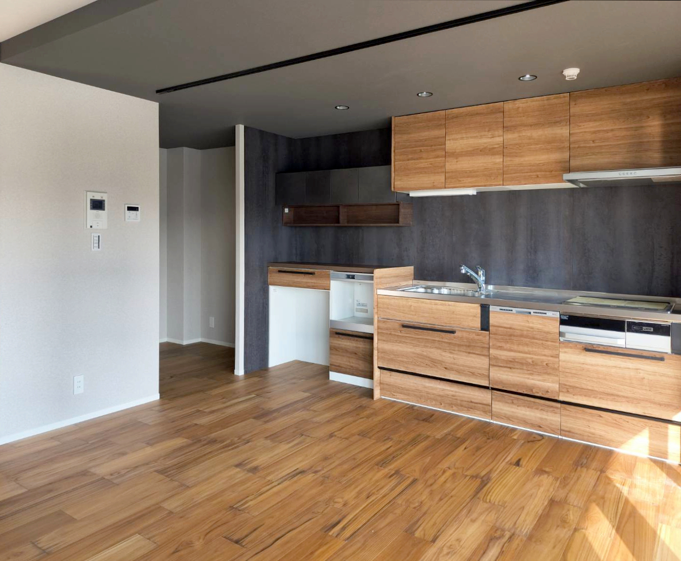 姫路市豊富町の築32年マンション/配管から一新するスケルトンフルリノベーションで「広すぎる家」から「夫婦の理想の2LDK」へ