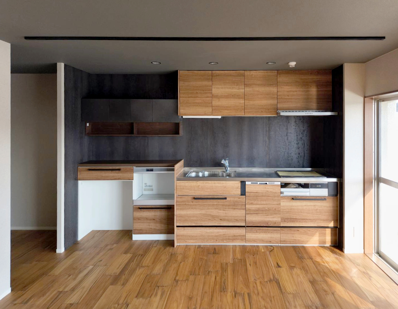 姫路市の中古マンションを購入したので、床を無垢材にリフォームしたいのですが可能でしょうか?