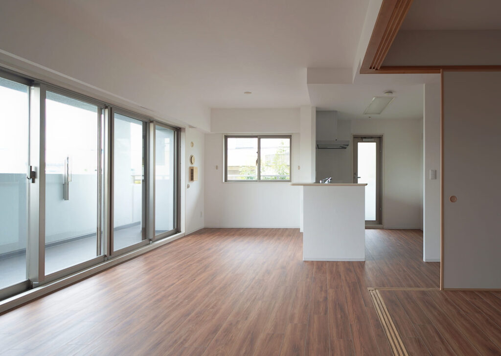 姫路市飾磨区の築16年のマンション/キッチンとトイレの交換+油汚れまみれの内装をリフォーム