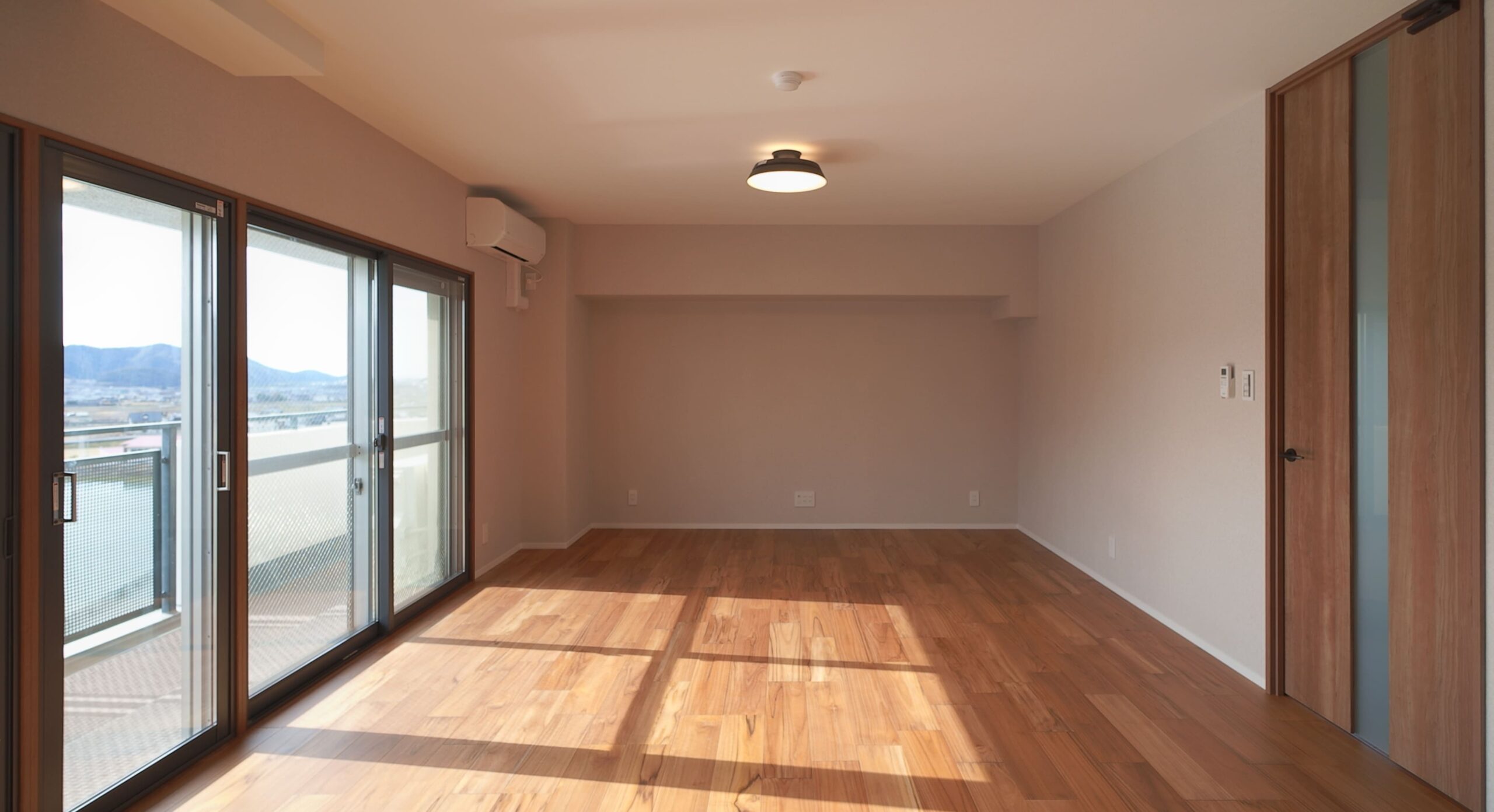 姫路市豊富町の築32年マンション/配管から一新するスケルトンフルリノベーションで「広すぎる家」から「夫婦の理想の2LDK」へ