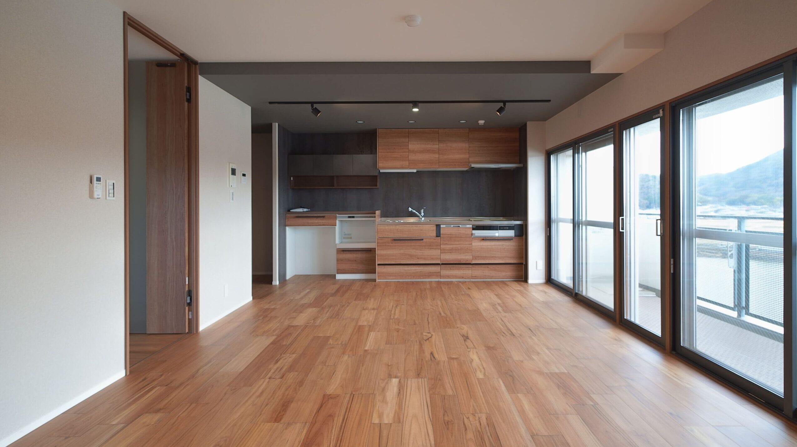 姫路市豊富町の築32年マンション/配管から一新するスケルトンフルリノベーションで「広すぎる家」から「夫婦の理想の2LDK」へ