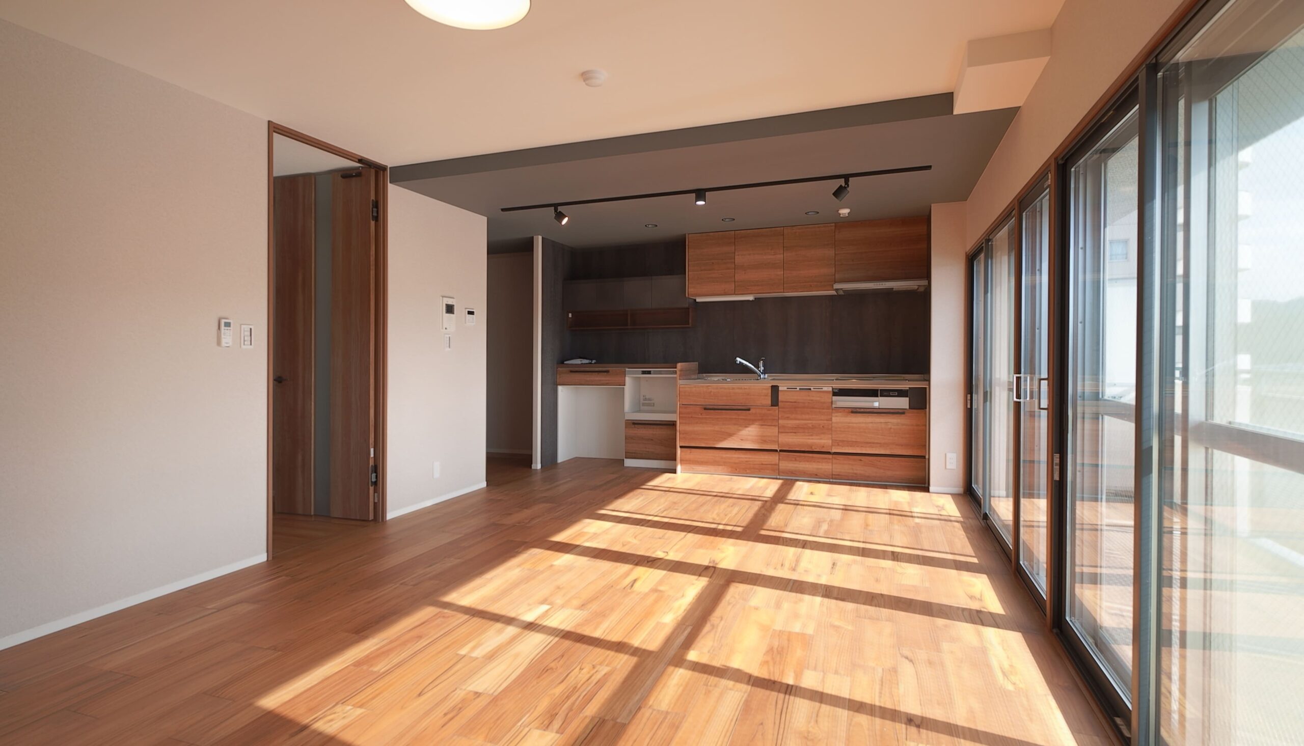 姫路市豊富町の築32年マンション/配管から一新するスケルトンフルリノベーションで「広すぎる家」から「夫婦の理想の2LDK」へ