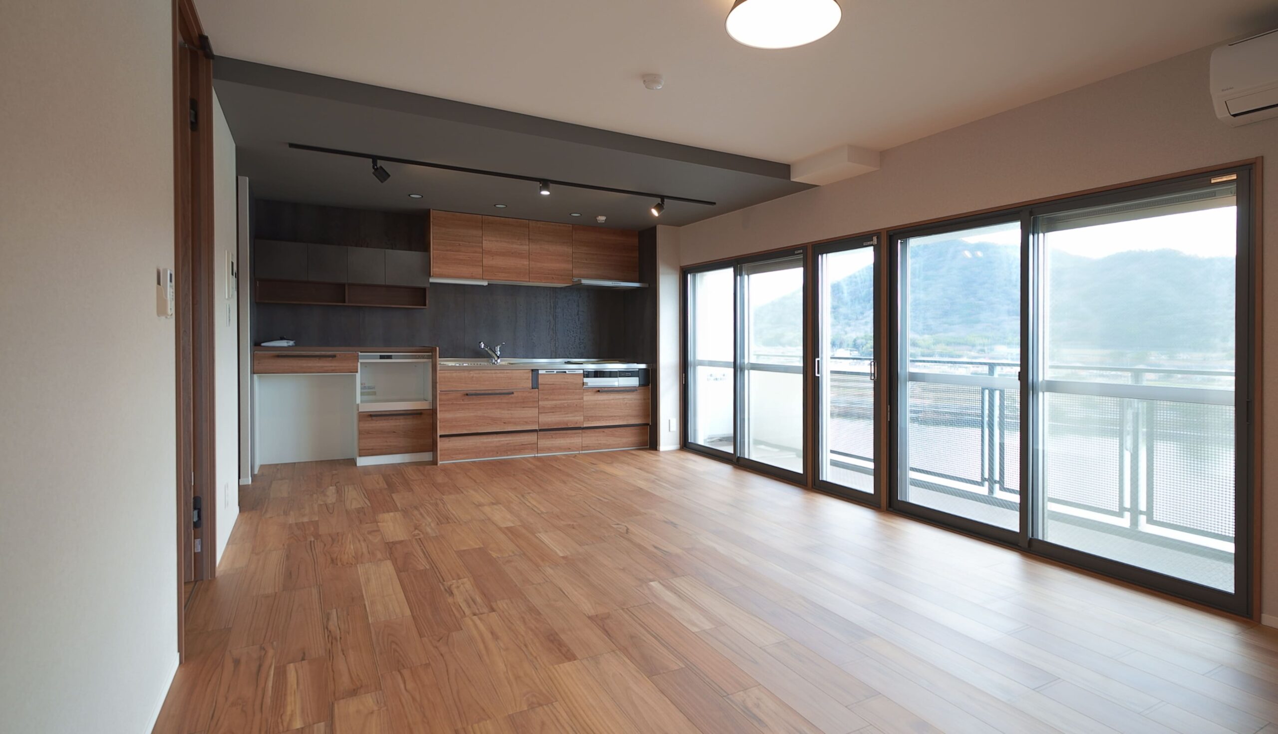 姫路市豊富町の築32年マンション/配管から一新するスケルトンフルリノベーションで「広すぎる家」から「夫婦の理想の2LDK」へ