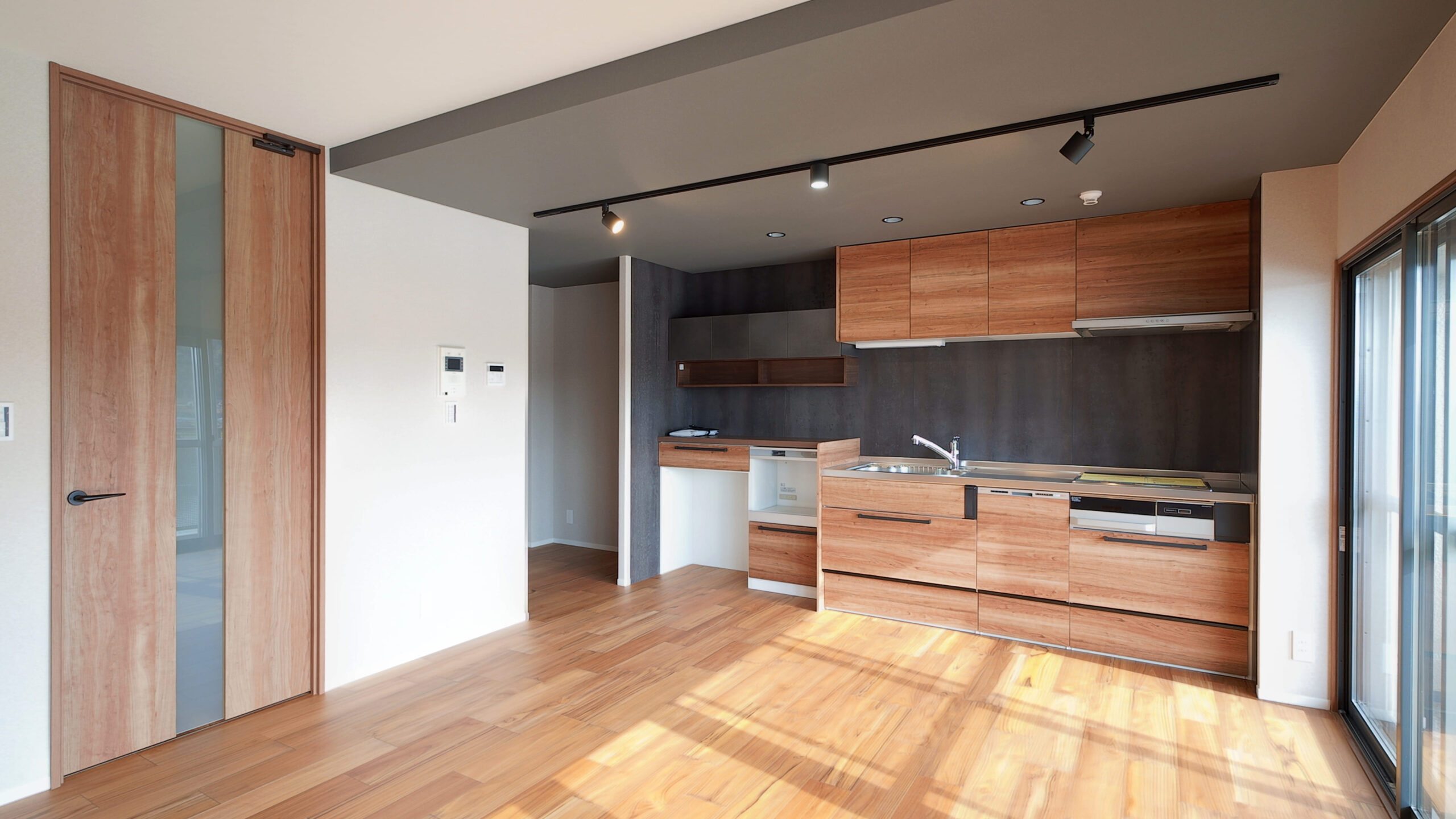 姫路市豊富町の築32年マンション/配管から一新するスケルトンフルリノベーションで「広すぎる家」から「夫婦の理想の2LDK」へ