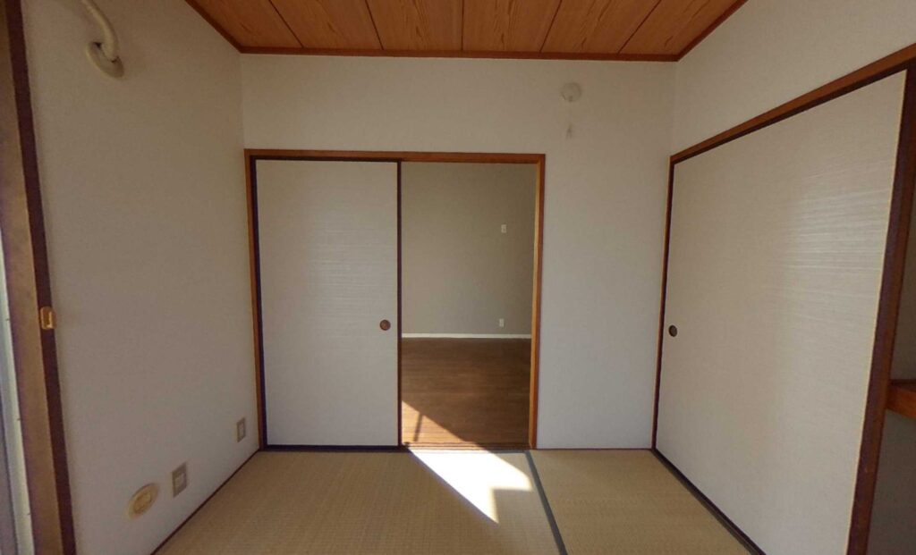 姫路市下寺町・築38年のマンションのシニアリフォーム／ユニットバスの拡張交換・和室の洋室化・カーペット床の張替え・トイレの段差解消など