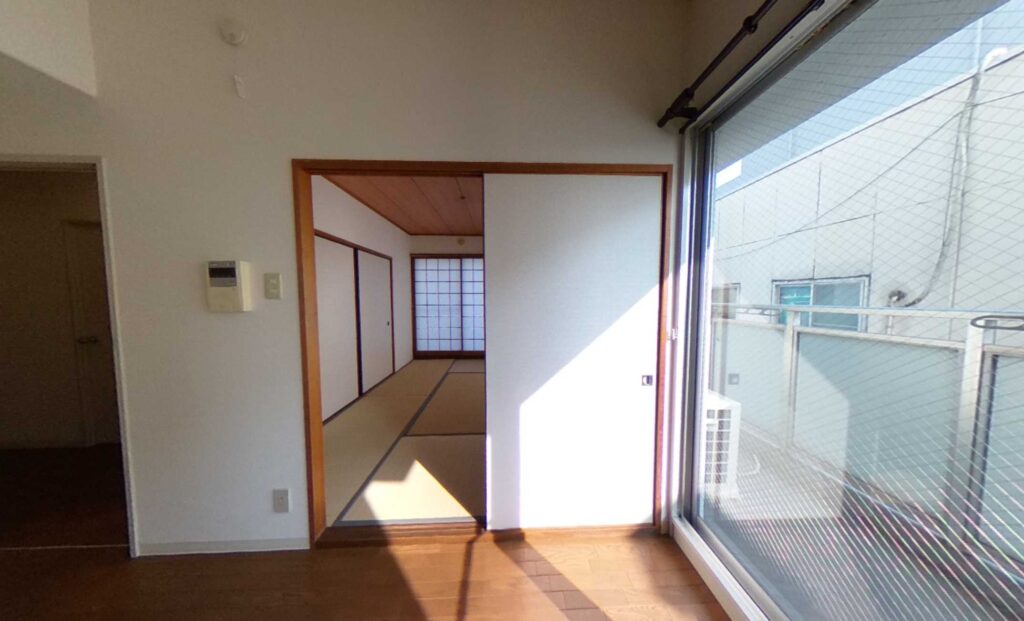 姫路市下寺町・築38年のマンションのシニアリフォーム／ユニットバスの拡張交換・和室の洋室化・カーペット床の張替え・トイレの段差解消など
